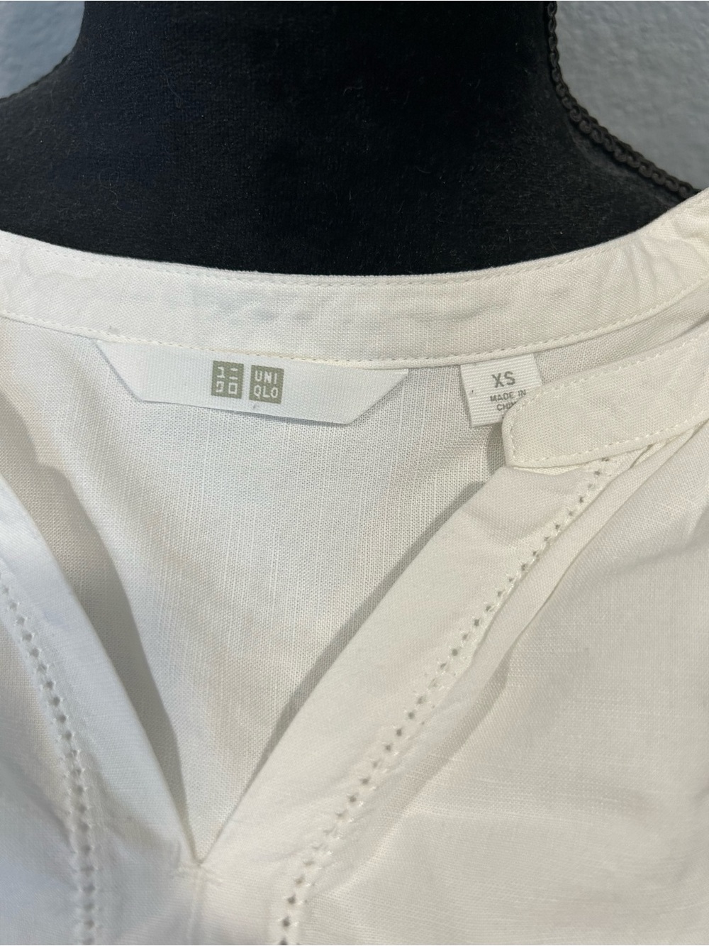 Uniqlo White Linen Blend Blouse XS NWOT - Picture 3 of 5